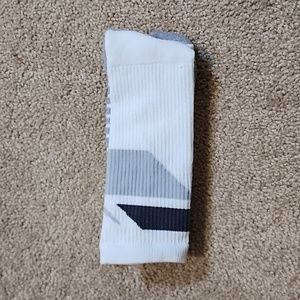 Mens nike dri fit crew socks white and gray